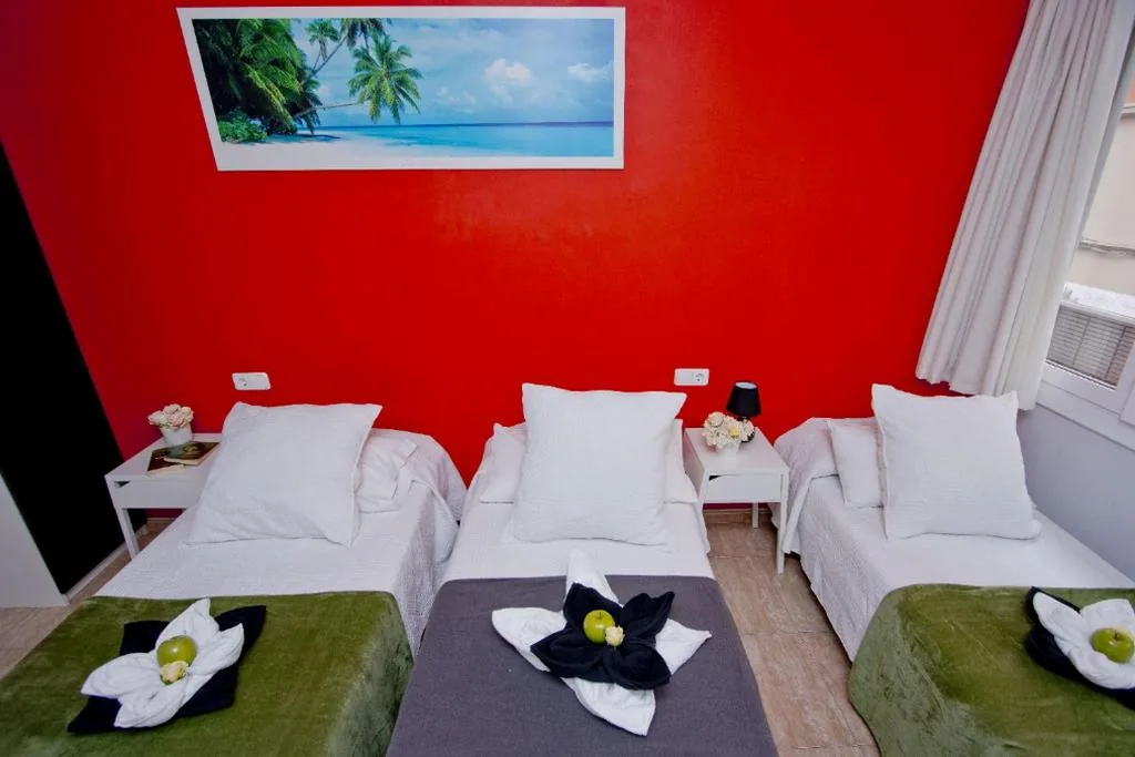 Barcelona City North Hostal