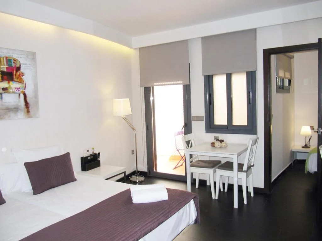 One-Bedroom Apartment — Barcelona Fifteen central Aparthotel