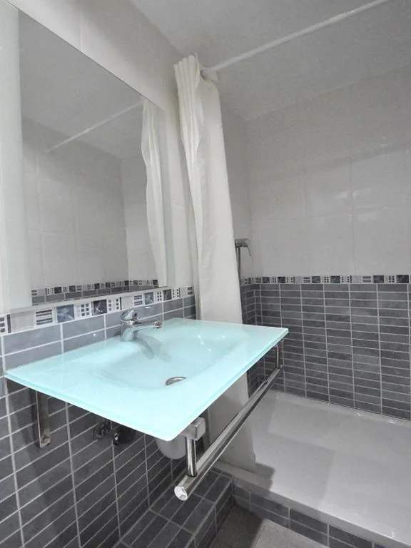 Camera doppia con bagno privato — BARCELONA GOTIC Guesthouse
