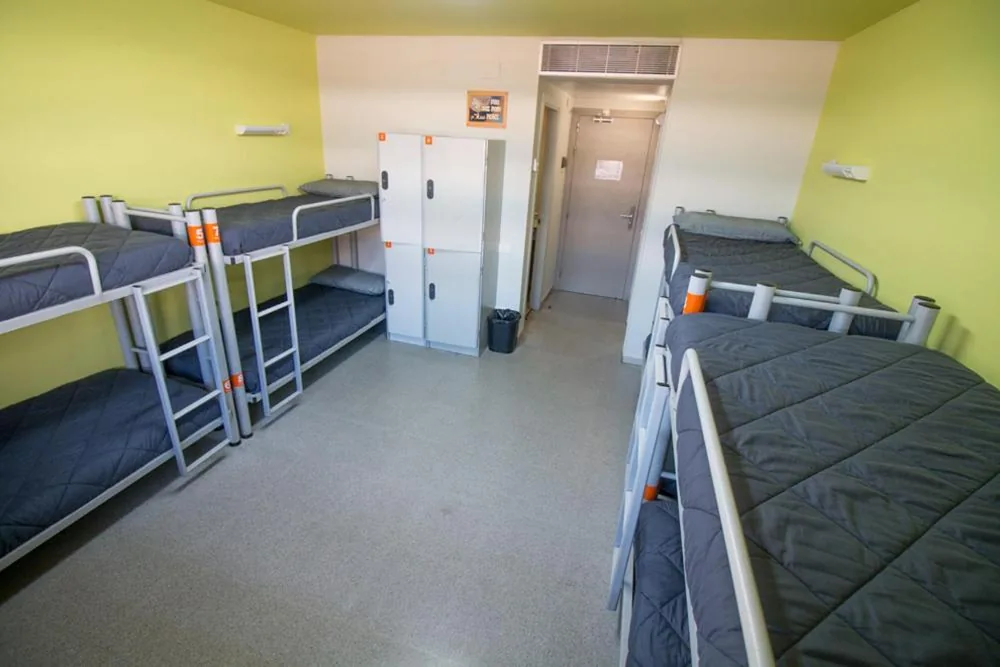 Habitación Familiar — Barcelona Pere Tarrés Youth Hostel