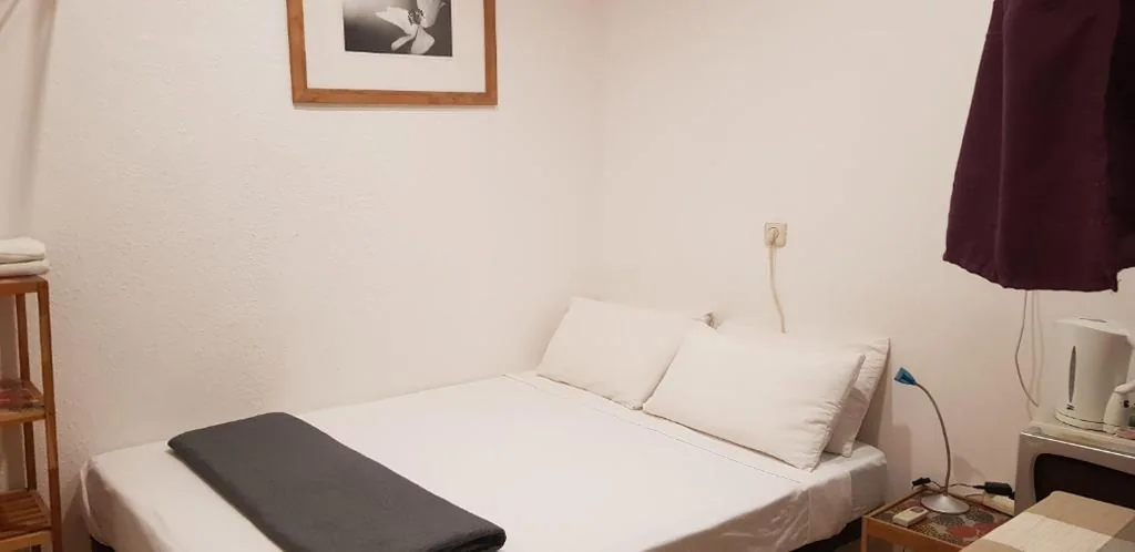 Camera doppia economica piccola con bagno privato — Barcelona Rooms 294
