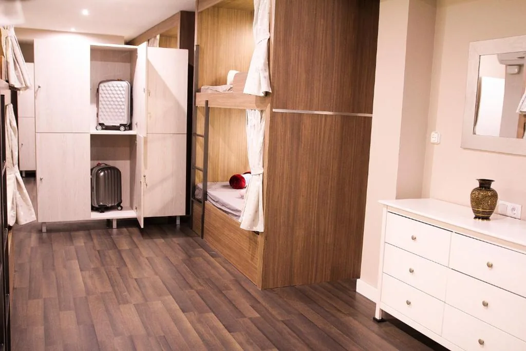 Cama individual en habitación compartida — Barcelona & You Hostel Sagrada Familia