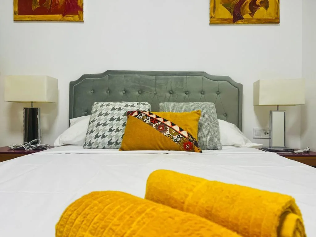 Zimmer mit Gemeinschaftsbad – Großes Bett — Barco