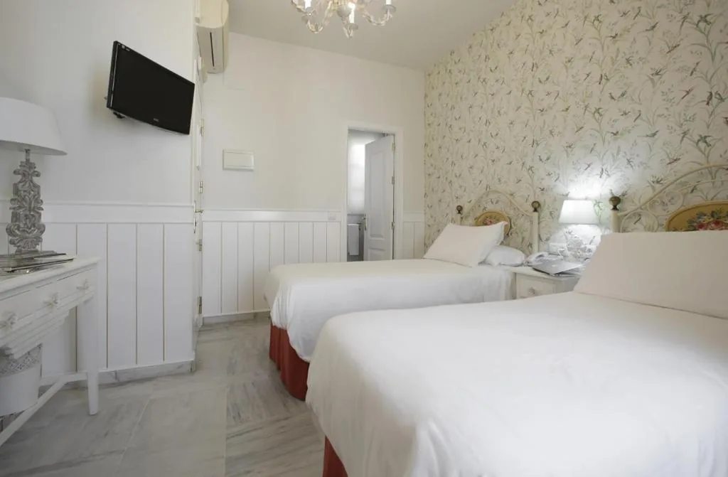 Quarto Duplo Standard - 1 ou 2 camas — Basic Hotel Puerta de Sevilla