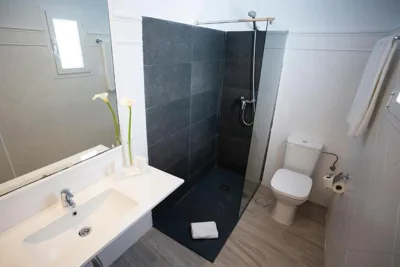 Basic Hotel Sevilla Catedral — Foto 10