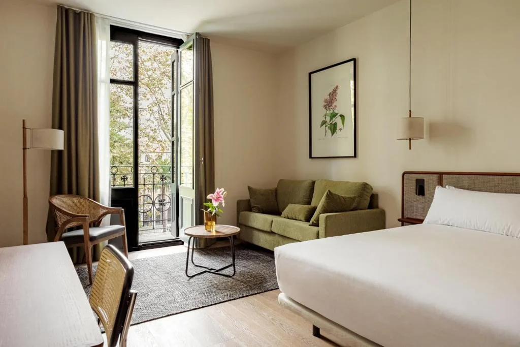 Studio mit Balkon — Batimont Suites & Apartments