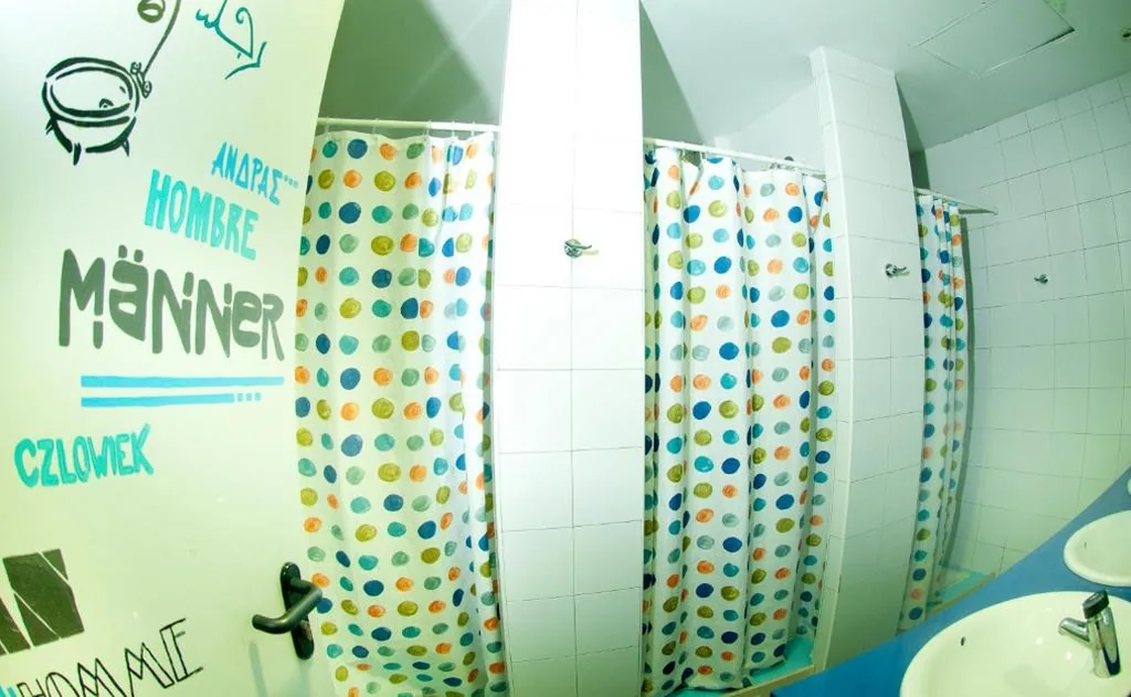 Bed in een gedeelde slaapzaal met 6 bedden — Be Dream Hostel
