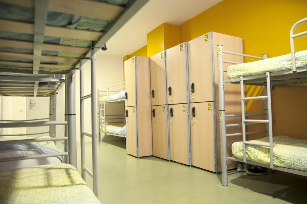 Bed in een gedeelde slaapzaal met 12 bedden — Be Dream Hostel
