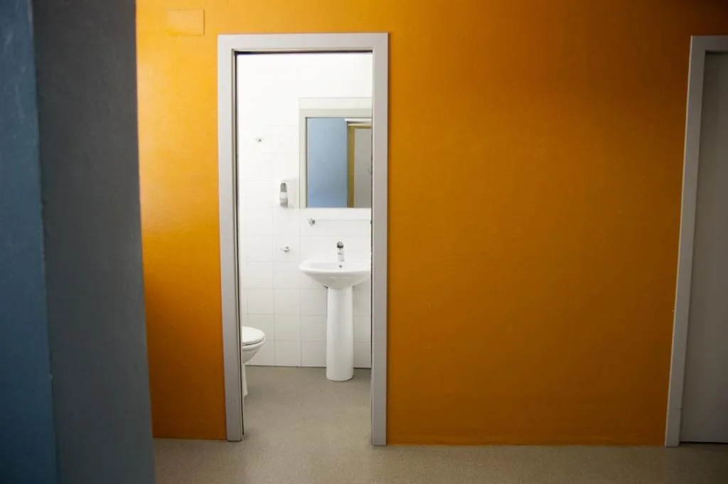 Tweepersoonskamer met Eigen Badkamer — Be Dream Hostel