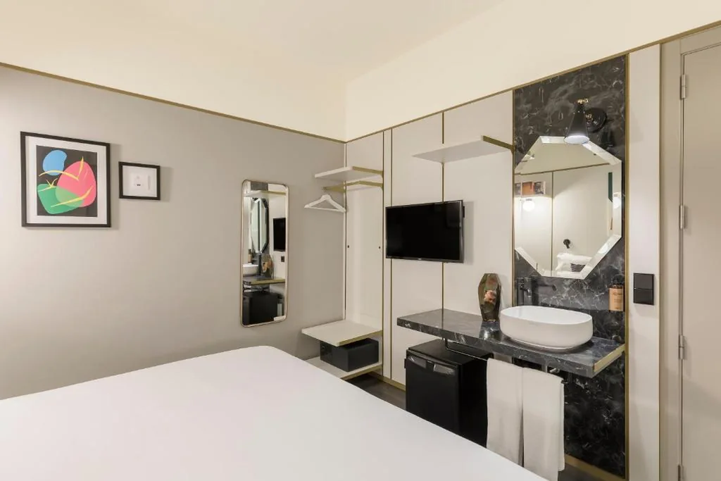 Habitación con cama grande — Be Mate Paseo de Gracia