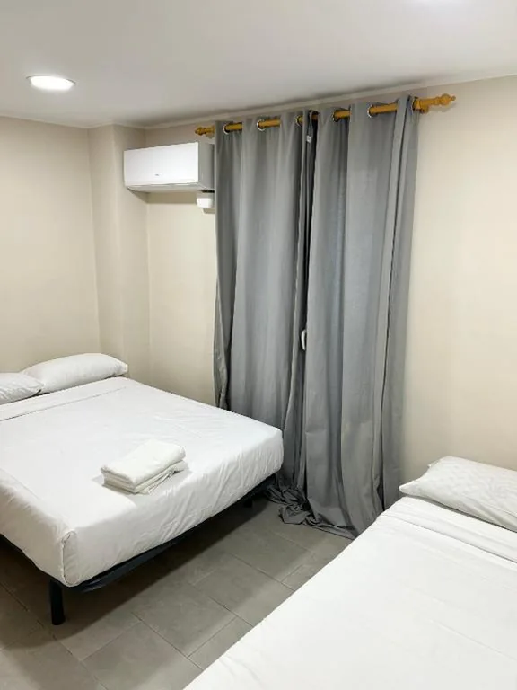Camera doppia con 2 letti — Be Ramblas Guest House