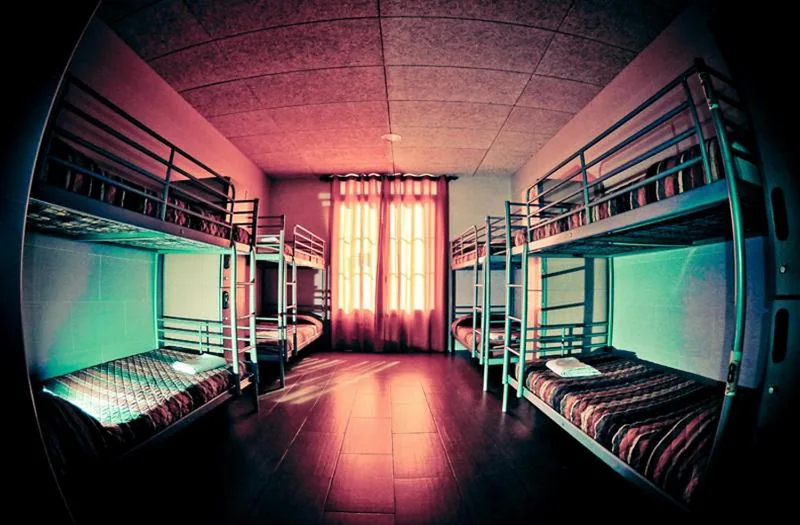 Cama em quarto partilhado com 8 camas — Be Zaragoza Hostel