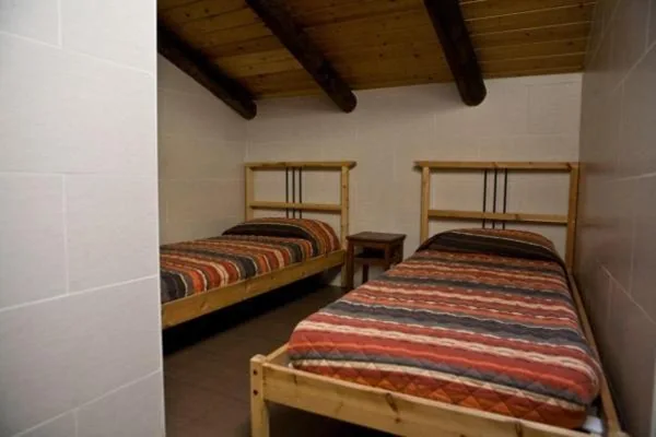 Quarto Duplo com casa de banho partilhada - 2 camas — Be Zaragoza Hostel