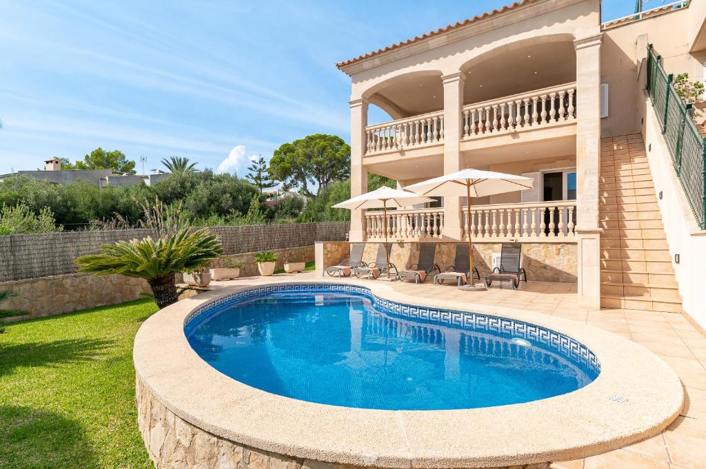 Beach Villa Arran de Mar by Sealand Villas