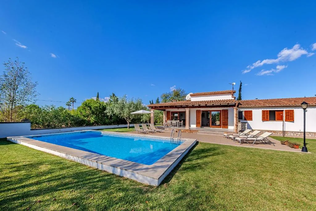 専用プール付きヴィラ — Beach Villa Can Carles by Sealand Villas
