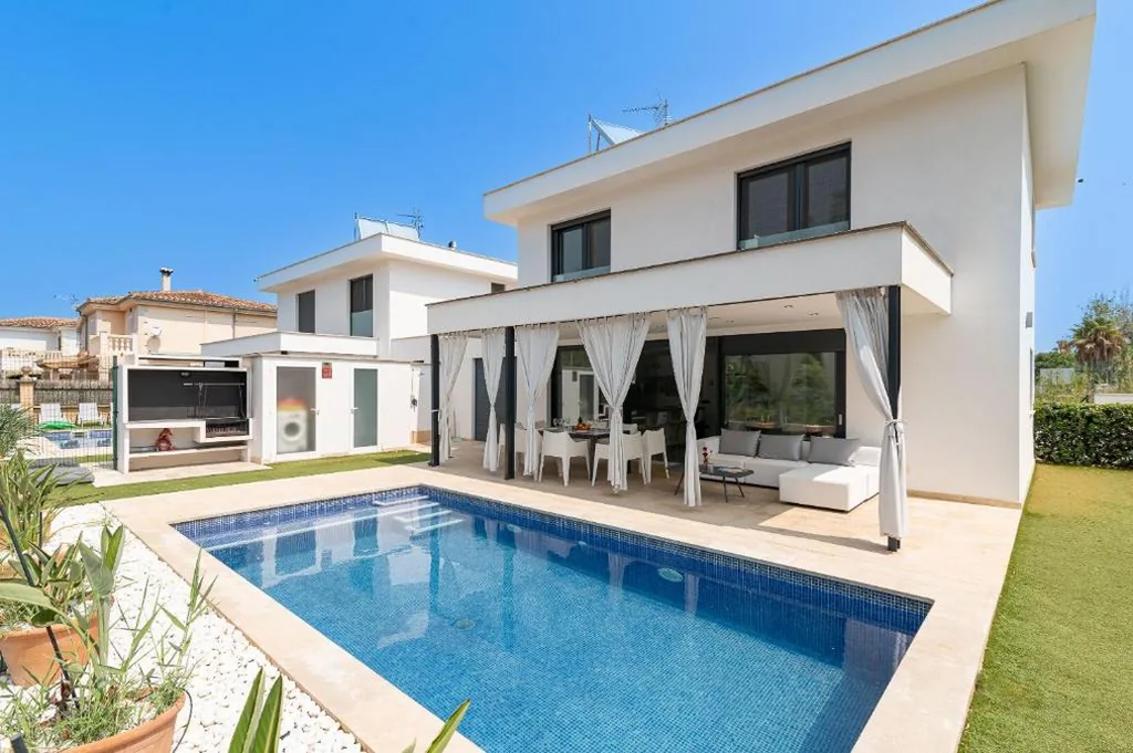 Villa mit 4 Schlafzimmern — Beach Villa Cosins 1 Mel by Sealand Villas