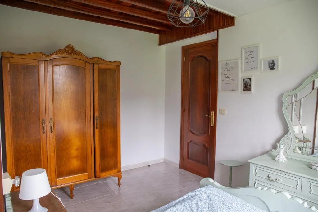 Doppelzimmer mit Gemeinschaftsbad — Beachfront Surf & Holiday House, Charming & Quiet
