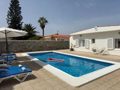 Beachfront Villa and pool — photo 4