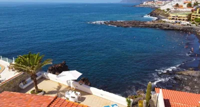 Beachfront Villa and pool — photo 10