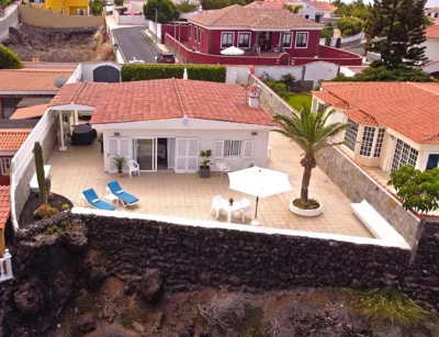 Beachfront Villa and pool — photo 11