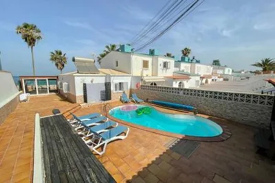Beachfront Villa San Antonio with Private Heated Pool BBQ in the Heart of Corralejo by Amazzzing Travel — foto 4