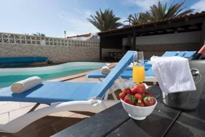 Beachfront Villa San Antonio with Private Heated Pool BBQ in the Heart of Corralejo by Amazzzing Travel — foto 11