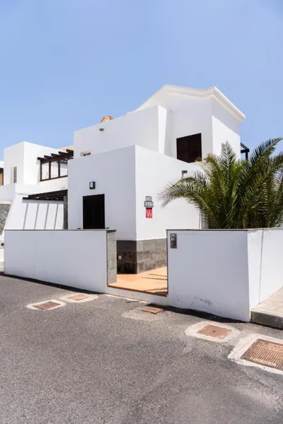 Beautiful and luxurious villa with heated pool and free Wi-Fi in Playa Blanca. — foto 3