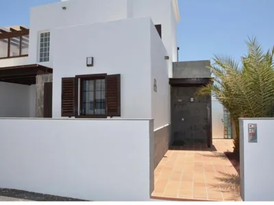 Beautiful and luxurious villa with heated pool and free Wi-Fi in Playa Blanca. — foto 4