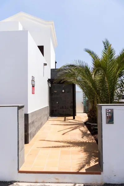 Beautiful and luxurious villa with heated pool and free Wi-Fi in Playa Blanca. — foto 5