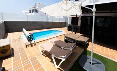 Beautiful and luxurious villa with heated pool and free Wi-Fi in Playa Blanca. — foto 11