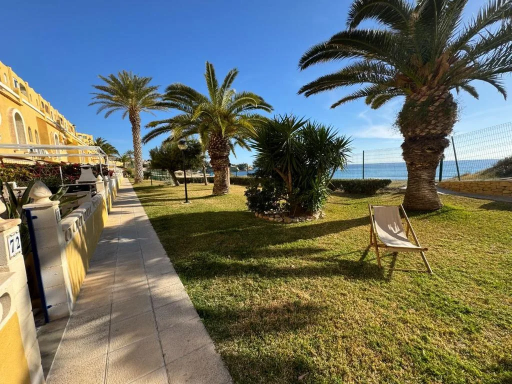 Casa de 2 dormitorios — Beautiful home 50m private beach Campello Alicante long-term rental only