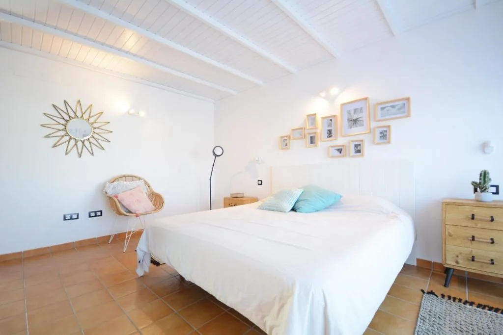 Beautiful spacious villa with private heated pool in Lajares