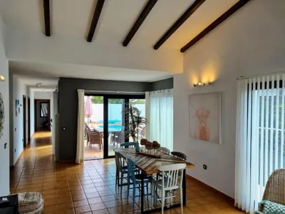 Beautiful spacious villa with private heated pool in Lajares — 写真 4