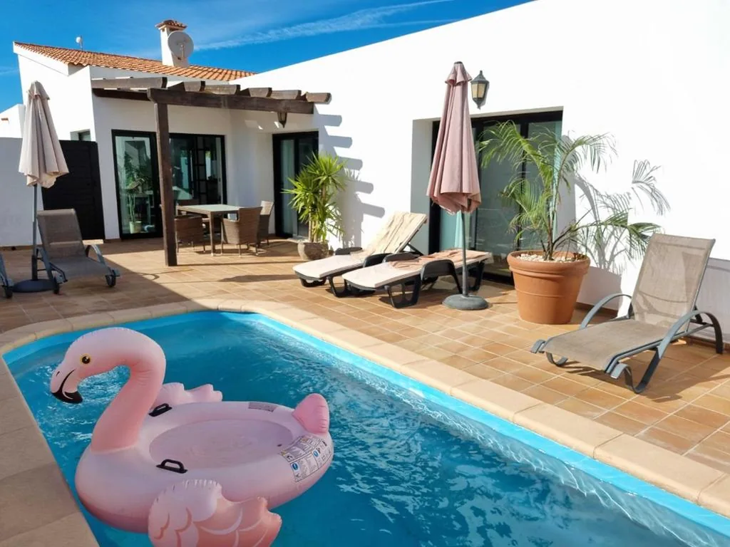 ベッドルーム3室のヴィラ — Beautiful spacious villa with private heated pool in Lajares