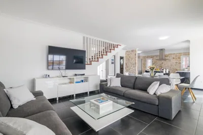 BEAUTIFUL VILLA - 4 bedrooms, heated pool, 2 priv car park places, fibre net, PS5, tv channels — foto 5