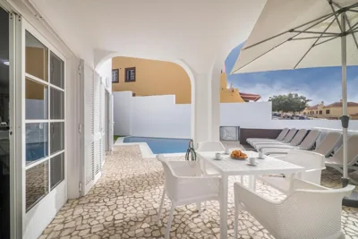 BEAUTIFUL VILLA - 4 bedrooms, heated pool, 2 priv car park places, fibre net, PS5, tv channels — foto 9