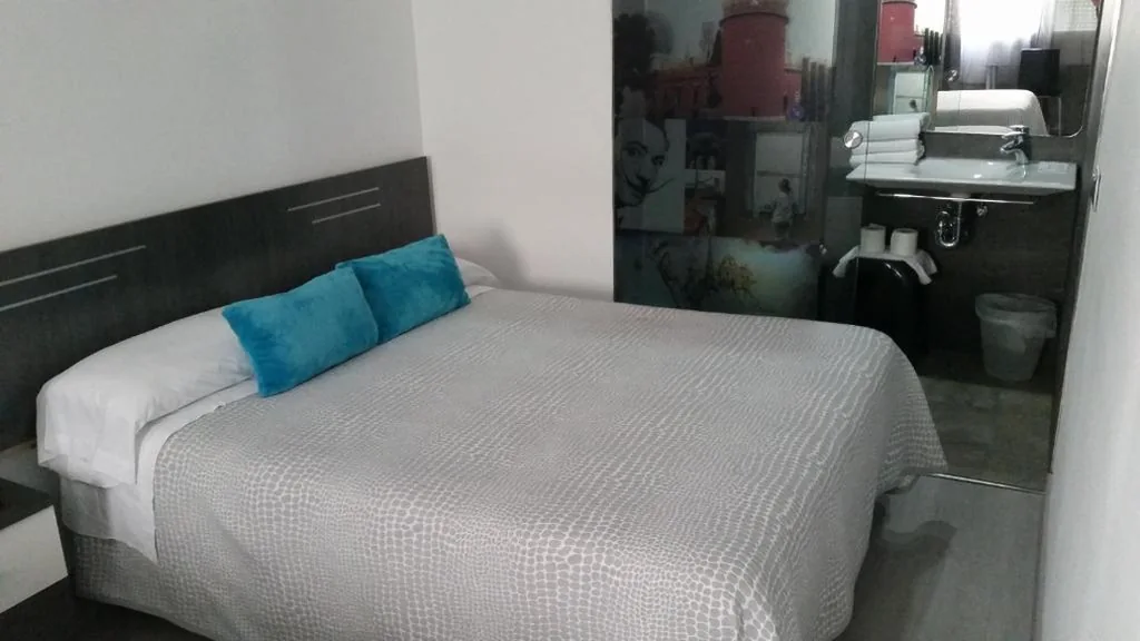Habitación Individual con baño privado — Bed&Breakfast 10 GIRONA