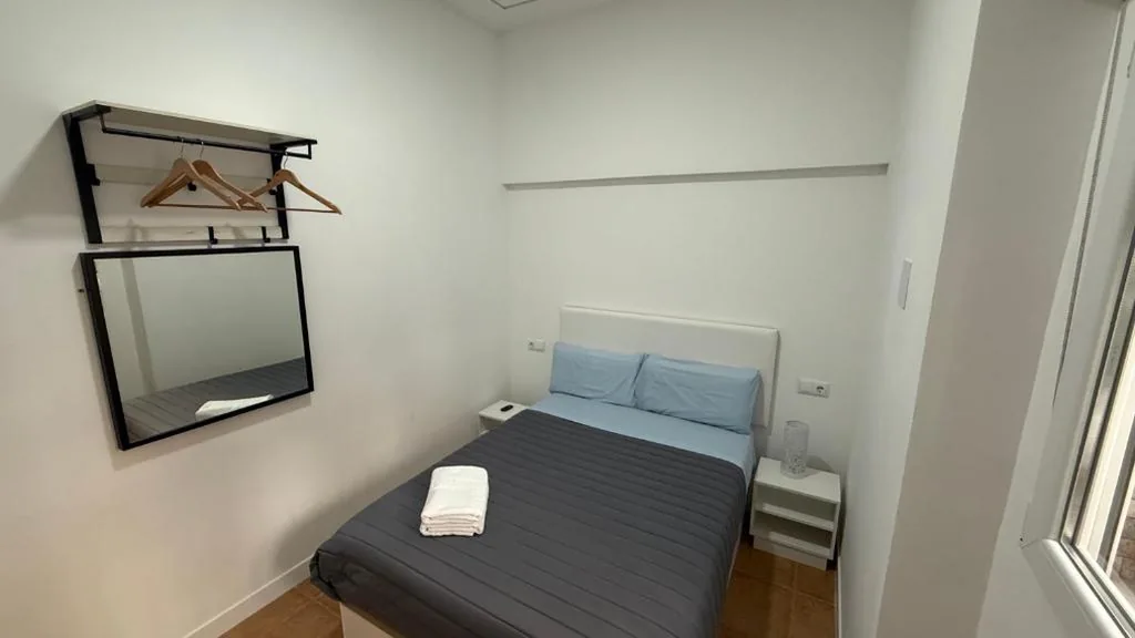 Habitación Doble con baño compartido — Bed&Breakfast Plaza de Toros Alicante