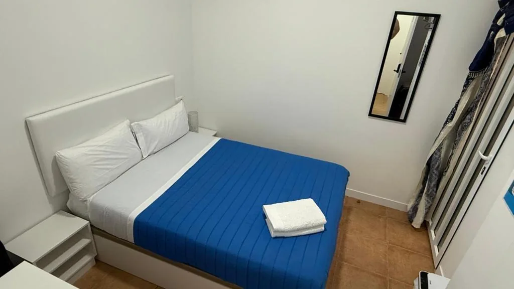 Habitación Doble con baño privado — Bed&Breakfast Plaza de Toros Alicante
