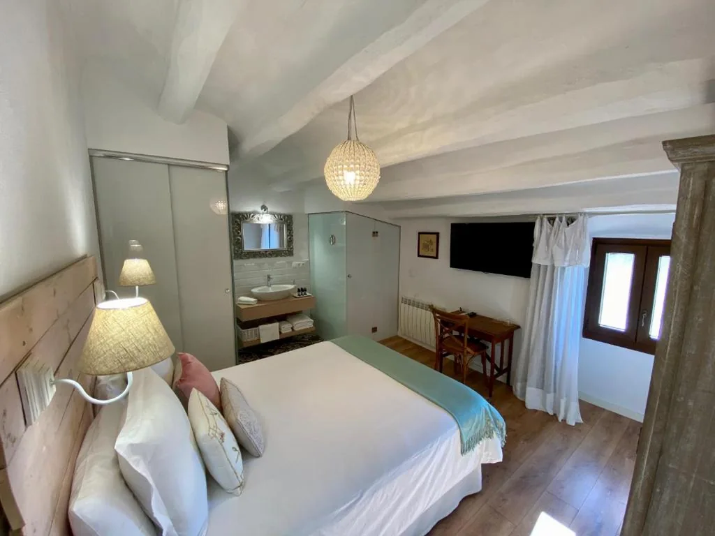Habitación Doble con baño privado — Bed & Breakfast Wine & Cooking Penedès