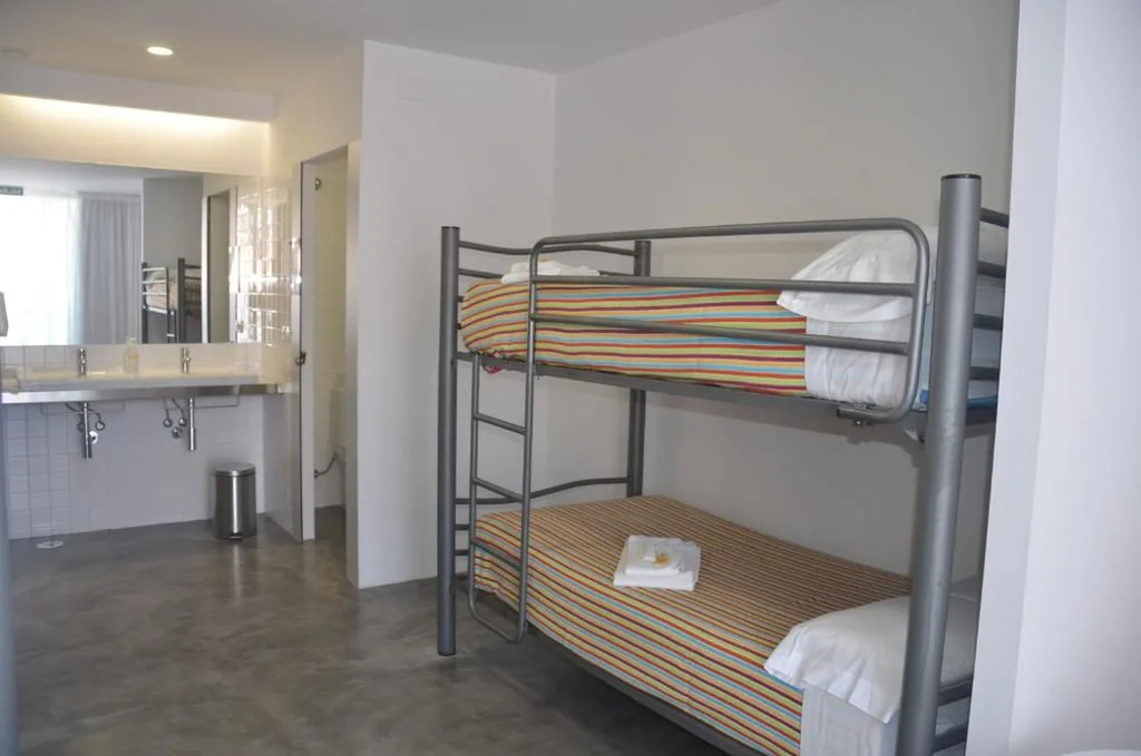 Habitación Cuádruple con baño privado — Bela Muxía