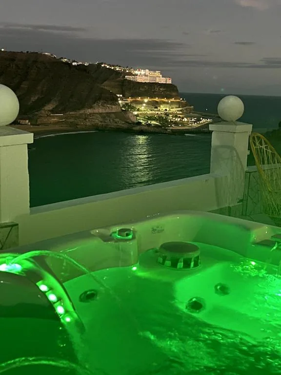 Bella Vista - Jacuzzi with amazing sea views