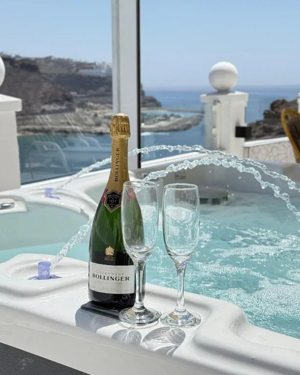 Villa frente a la playa — Bella Vista - Jacuzzi with amazing sea views