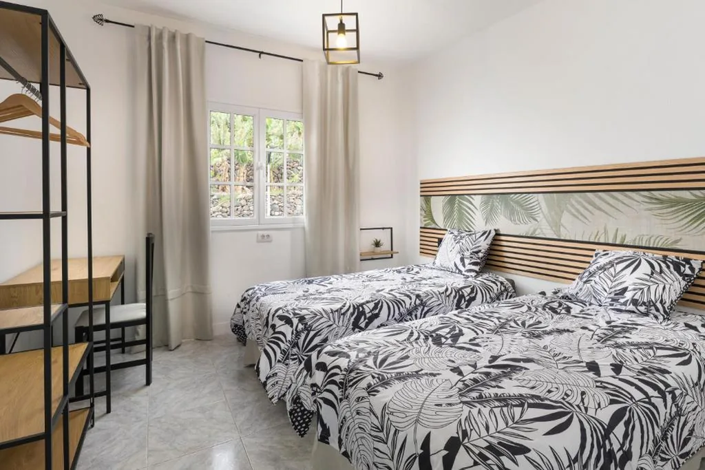 Habitación Doble con vistas a las montañas - 2 camas — Bella Vista Rooms - Habitaciones