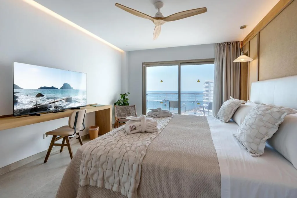 带阳台和海景的套房 — Bellamar Hotel Beach & Spa