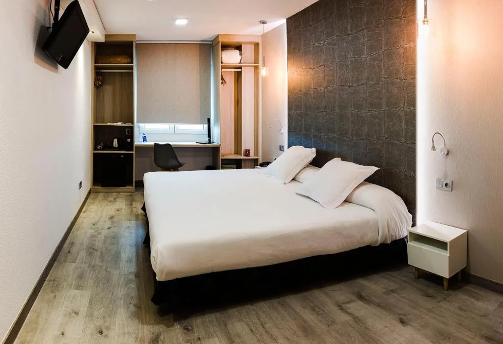 Romantic Offer - Deluxe Room with King-Size Bed — Bellavista Sevilla