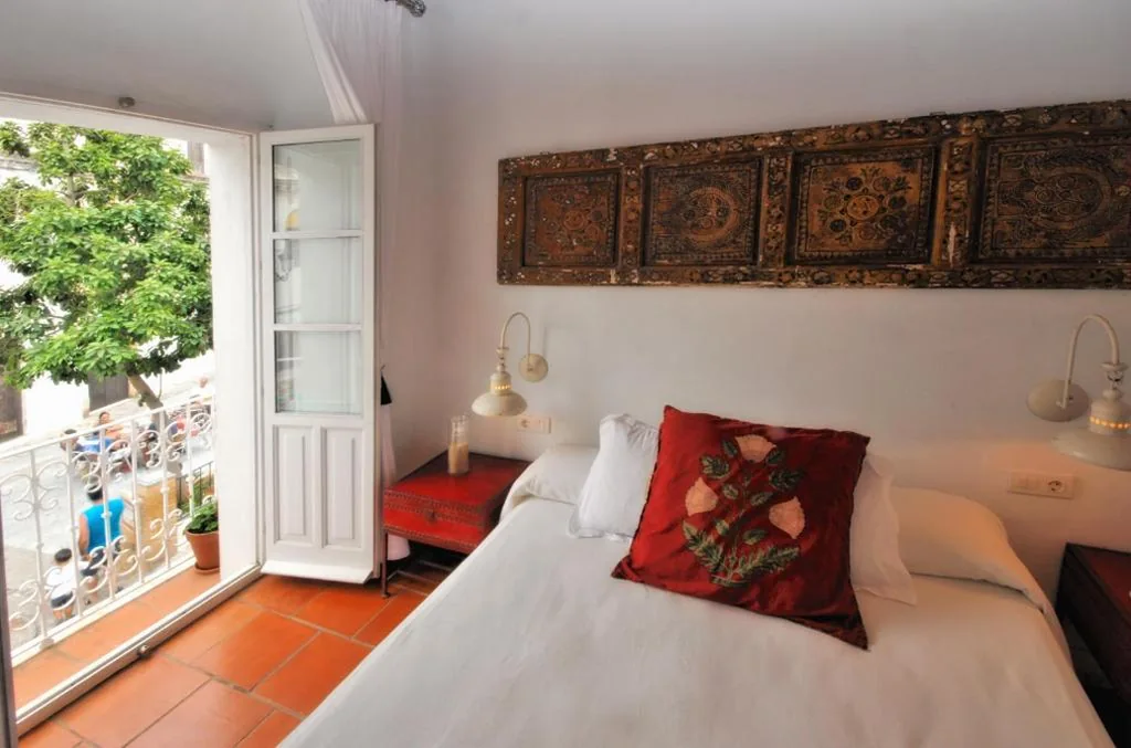 Tweepersoonskamer met extra bed - 2 bedden — Benali Guest House