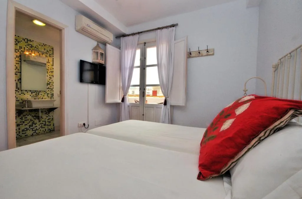 Tweepersoonskamer met terras en uitzicht op de stad - 1 of 2 bedden — Benali Guest House