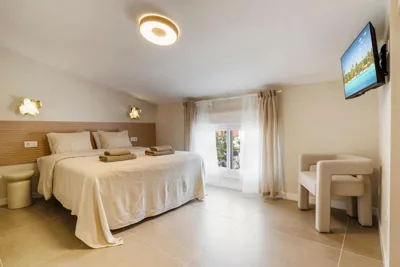 Benalmadena Beach Villa-Luxe new 5BR heated pool & BBQ kitchen at prime location near Puerto Marina & Beach — 写真 7