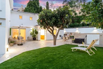 Benalmadena Beach Villa-Luxe new 5BR heated pool & BBQ kitchen at prime location near Puerto Marina & Beach — 写真 8